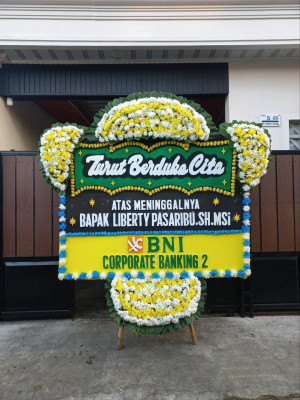 Papan Bunga Duka di Ganjar Agung