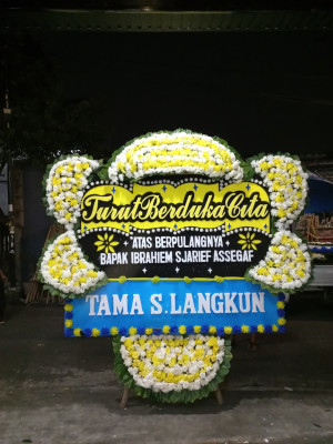 Papan Bunga Duka di Ganjar Agung